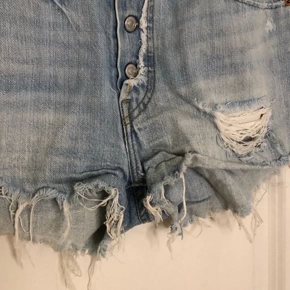 Levi’s Blue denim distressed shorts button fly Sz 28 raw hem Daisy Duke summer - Picture 4 of 9